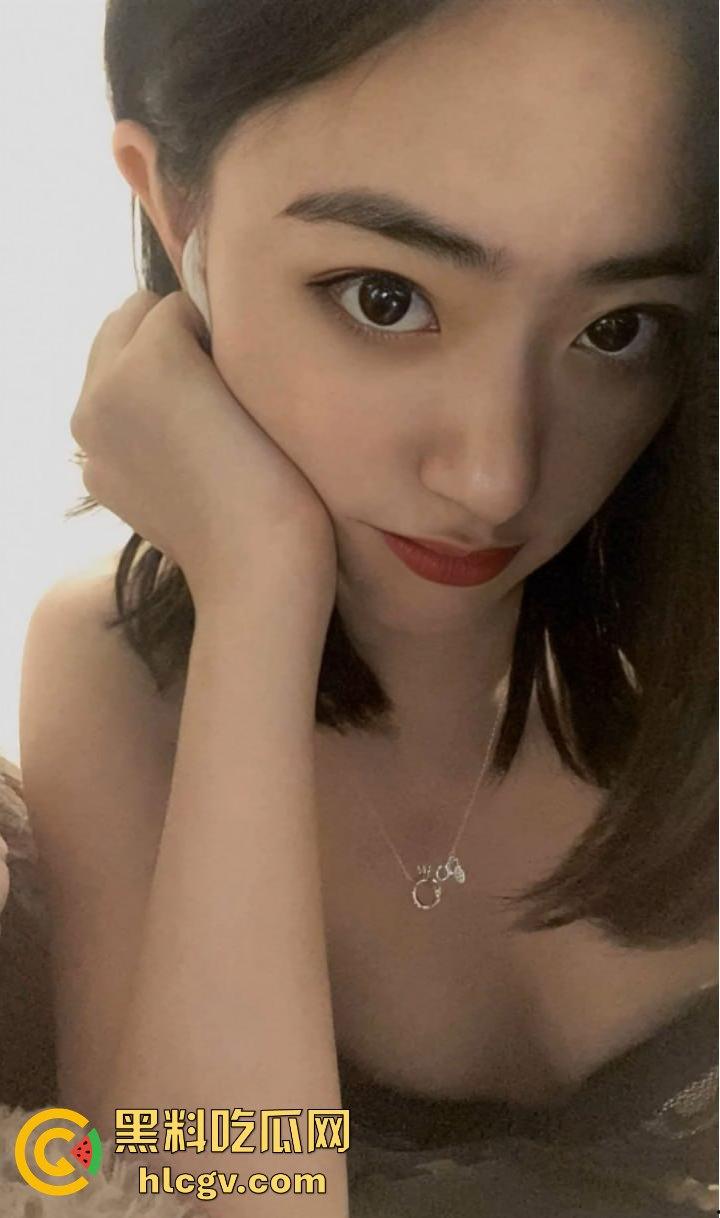 河北经贸大学经济管理学院超高颜值女神【徐琳琳】网传被调教成骚母狗！清纯口交到视频挑逗！  第8张