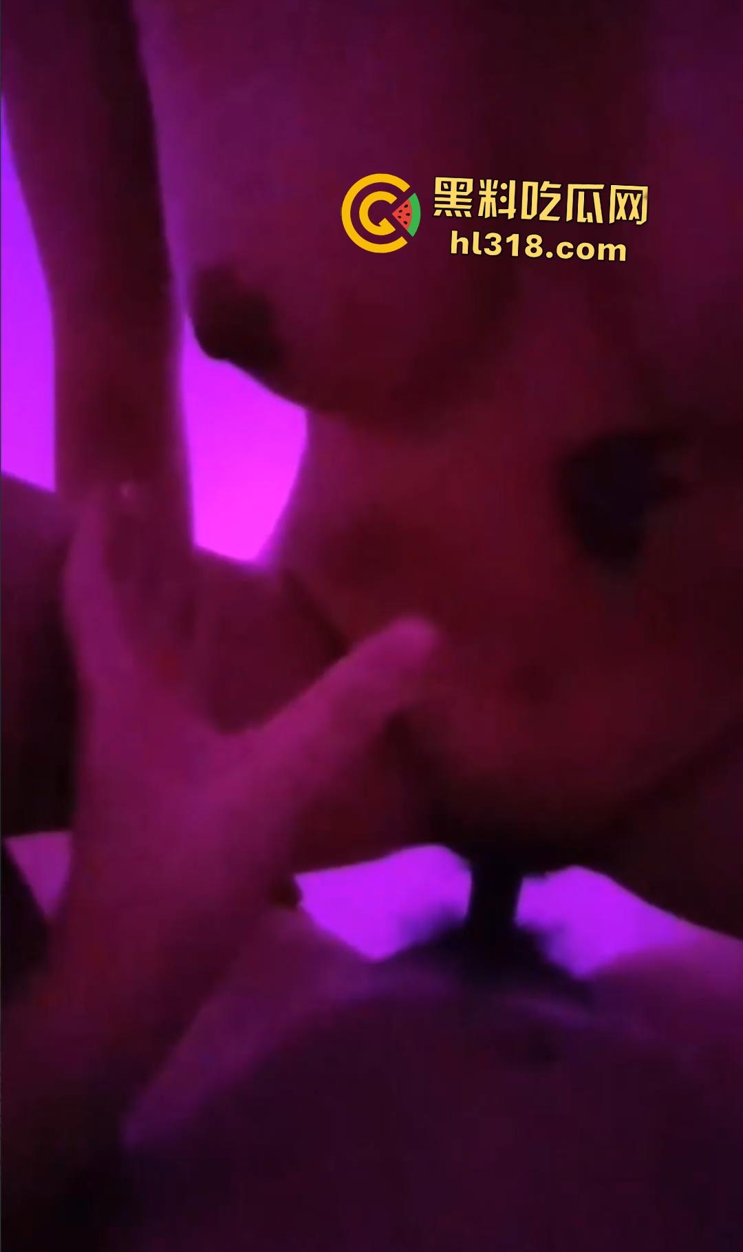 深圳御姐人妻【宝儿】找外遇收了钱还让其帮自己舔逼，一举两得，骑乘姿势不亚于国家骑马运动员！  第6张