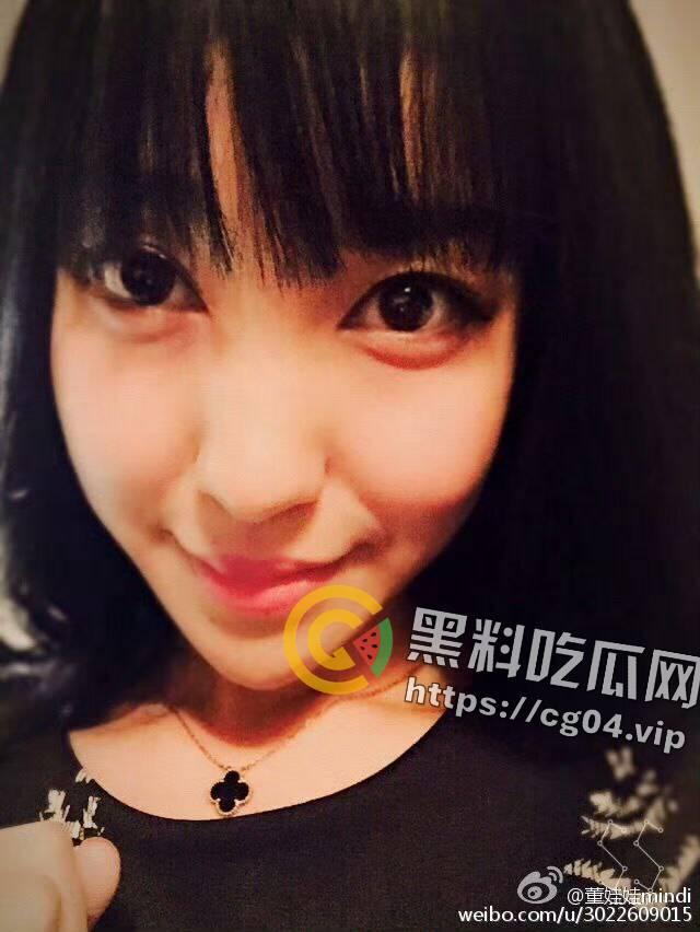 抖音百万粉丝博主【董娃娃】开盒 美腿丝袜真的顶 铁打的短发万年不变  第2张