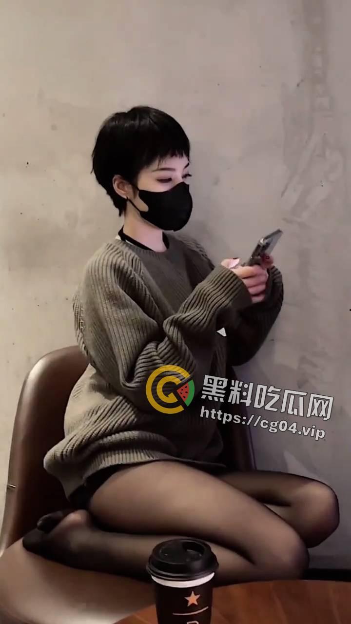 抖音百万粉丝博主【董娃娃】开盒 美腿丝袜真的顶 铁打的短发万年不变  第5张