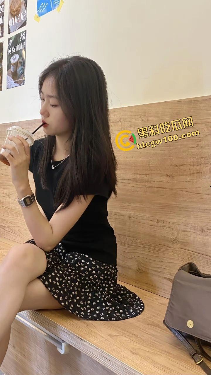 海南文昌反差骚鸡人妻【蒋怡琳】与猛男房间各种姿势，爆操白虎无毛骚逼，独家曝光流出！  第4张