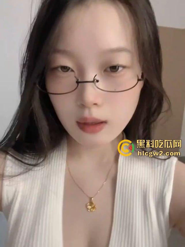 快手网红【玫瑰888】大秀完美身姿,榜一大哥怒砸重金却只给看不给草,爆料全因不爽! 第4张 快手网红【玫瑰888】大秀完美身姿,榜一大哥怒砸重金却只给看不给草,爆料全因不爽! 第4张