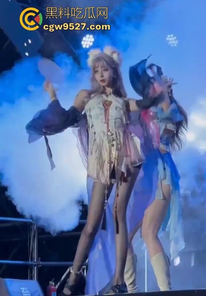 深圳欢乐谷，女团跳舞被女性网友质疑擦边，此前有肌肉男不穿上衣的表演，怎么被举报，不能搞双标！  第9张