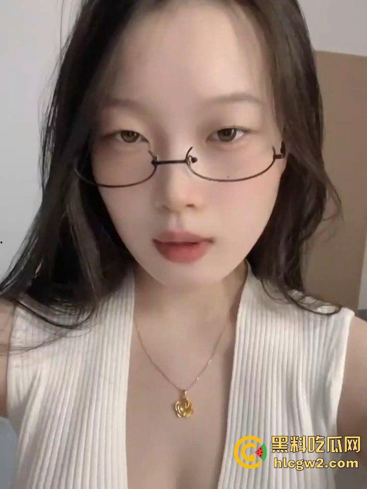 快手网红【玫瑰888】大秀完美身姿,榜一大哥怒砸重金却只给看不给草,爆料全因不爽! 第9张 快手网红【玫瑰888】大秀完美身姿,榜一大哥怒砸重金却只给看不给草,爆料全因不爽! 第9张