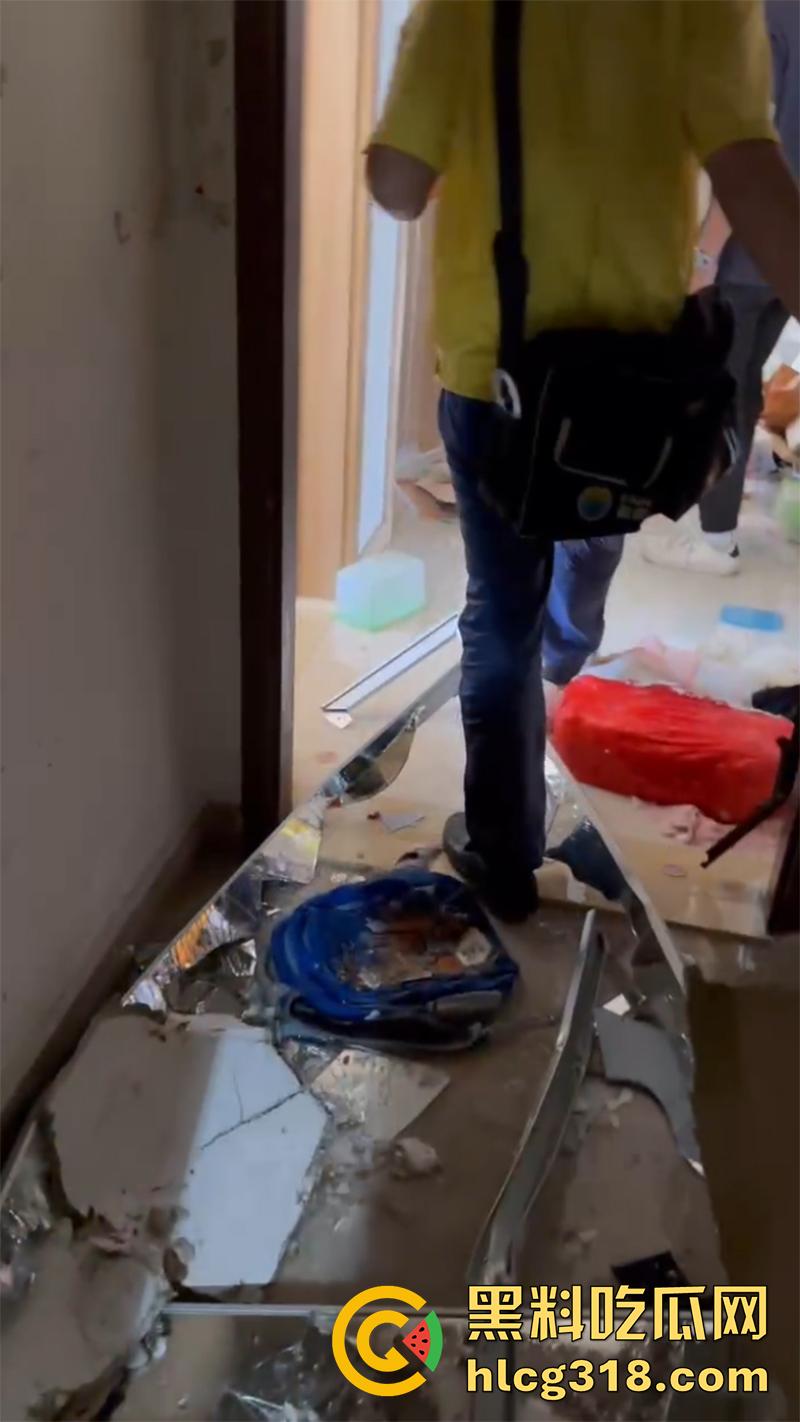 炸裂年轻夫妻吵架，小仙女直接点燃天然气，房屋爆炸大火肆虐，人直接从家里飞出去了！  第4张