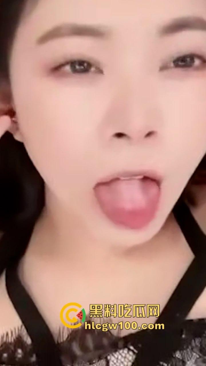 快手 75W粉主播【丸子长不大哦】大尺度裸舞自慰 穿着黑丝展示美腿美足和巨乳! 第10张 快手 75W粉主播【丸子长不大哦】大尺度裸舞自慰 穿着黑丝展示美腿美足和巨乳! 第10张