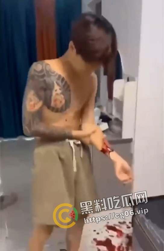 漳州精神小伙偷吃大哥女人被抓住 手被砍断不让走 任由血流下来 现场视频流出 这就是大哥的实力吗 第3张 漳州精神小伙偷吃大哥女人被抓住 手被砍断不让走 任由血流下来 现场视频流出 这就是大哥的实力吗 第3张