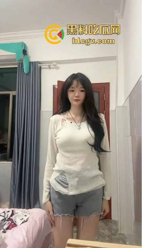 快手反差嫩妹【左嫡】清纯脸背后的秘密！胸前花蝴蝶纹身暴露真相，不是精盆就是肉便器！  第3张