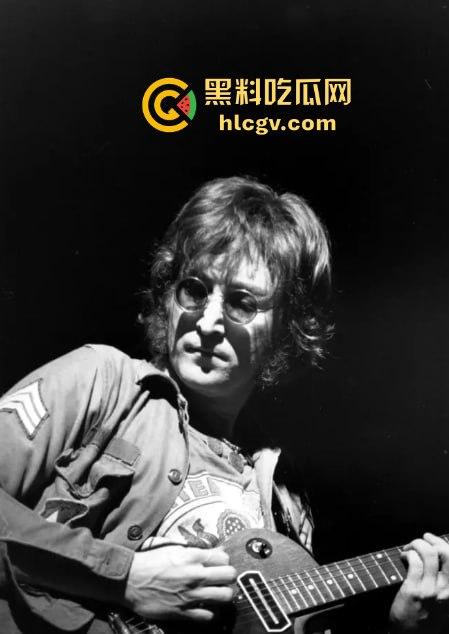 皮卡迪利广场惊现骚鸡骑乘教学！广场列侬雕像前公然骑乘表演，骚比欠被鸡巴草了，雕像也不放过！  第1张