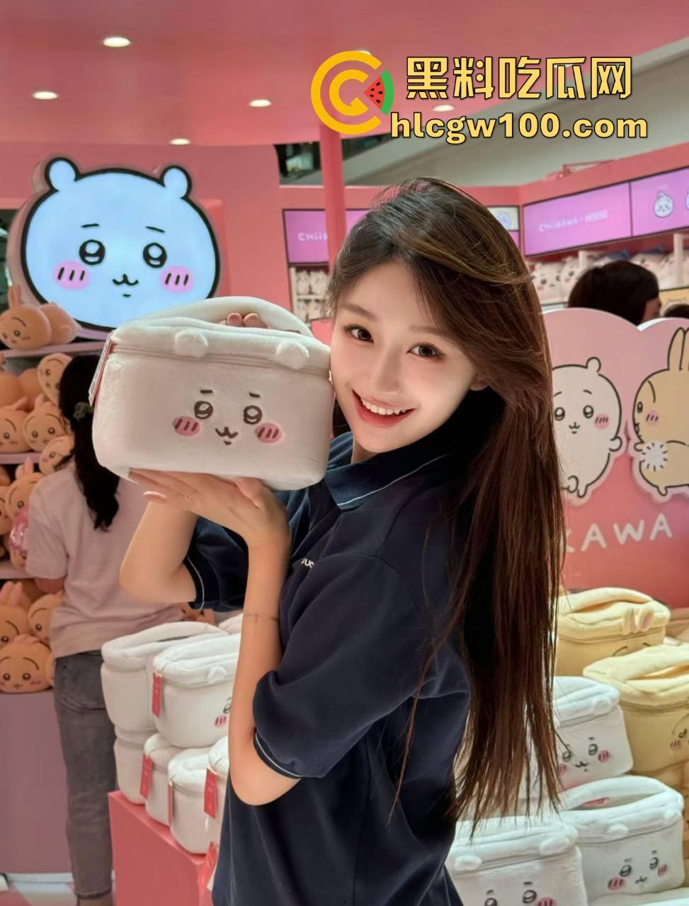 有钱人的新型乐器广州富二代脱光拜金女,屁股被敲出新节奏,这鼓质量真抗打,长得像黄渤敲得有点出戏! 第2张 有钱人的新型乐器广州富二代脱光拜金女,屁股被敲出新节奏,这鼓质量真抗打,长得像黄渤敲得有点出戏! 第2张