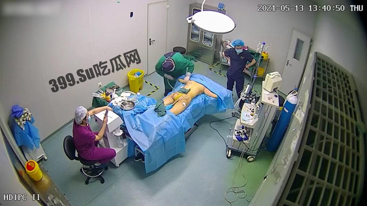 监控流出 珍稀资源黑客破解整形医院摄像头偷拍妹子脱光光做抽脂麻醉过后疼得哭蒙了圈  第3张
