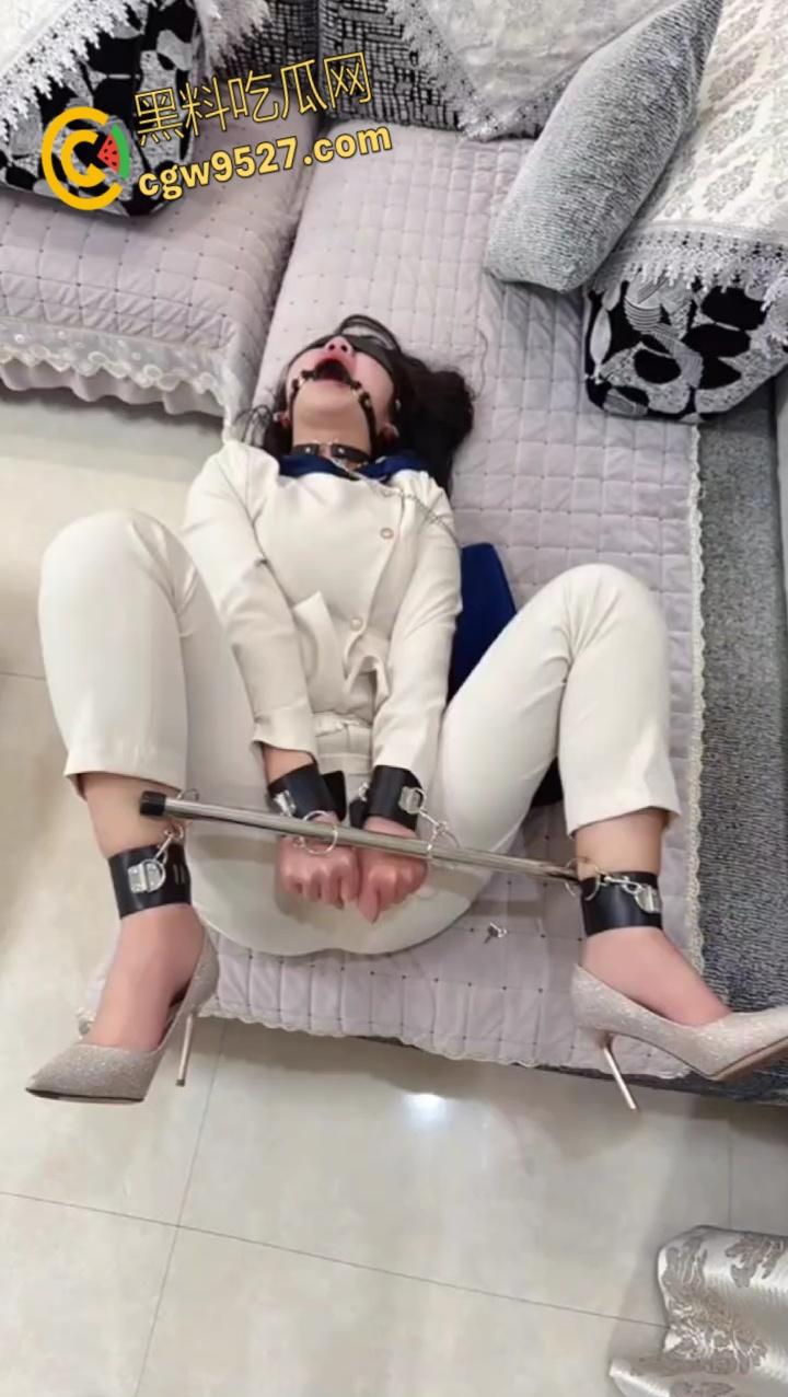 M属性的母狗姐姐正收拾屋子,强推捆绑蒙眼调教,弟弟坚硬肉棒对着肥美翘臀疯狂输出,操得姐姐潮喷不止! 第6张 M属性的母狗姐姐正收拾屋子,强推捆绑蒙眼调教,弟弟坚硬肉棒对着肥美翘臀疯狂输出,操得姐姐潮喷不止! 第6张