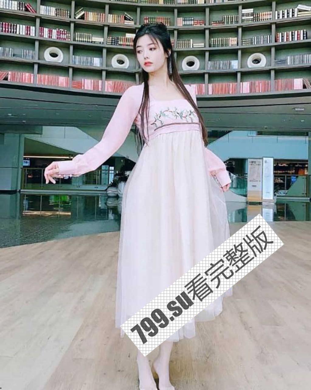 极度反差！上海音乐学院爆乳音乐老师 抖音只拍成人版 没想到私下那么淫荡  第2张