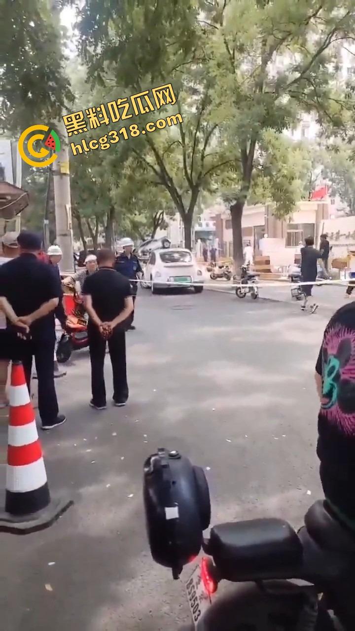 北京密云小学门口惊现夺命飞车,司机疯了吗?放学一脚油门冲进娃堆,小学生倒一片! 第13张 北京密云小学门口惊现夺命飞车,司机疯了吗?放学一脚油门冲进娃堆,小学生倒一片! 第13张