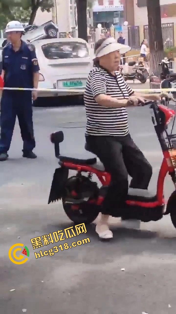 北京密云小学门口惊现夺命飞车,司机疯了吗?放学一脚油门冲进娃堆,小学生倒一片! 第14张 北京密云小学门口惊现夺命飞车,司机疯了吗?放学一脚油门冲进娃堆,小学生倒一片! 第14张