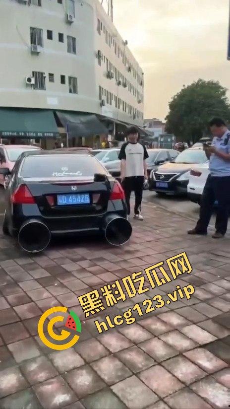 广东抖音网红改装车离谱！排气孔大到能塞下一个人，玩得也太过分了吧！  第5张