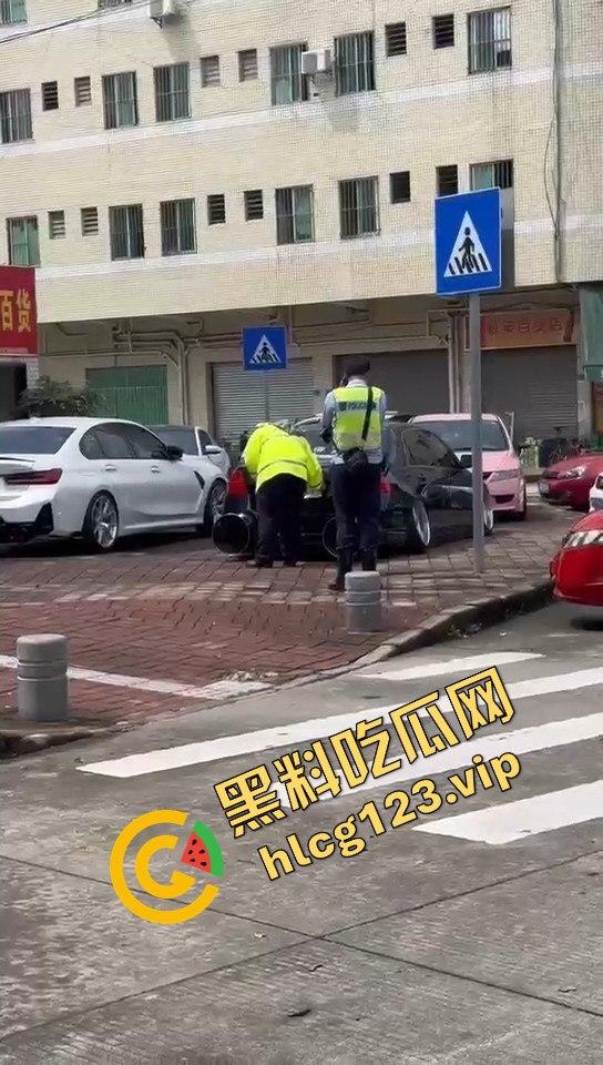 广东抖音网红改装车离谱！排气孔大到能塞下一个人，玩得也太过分了吧！  第12张