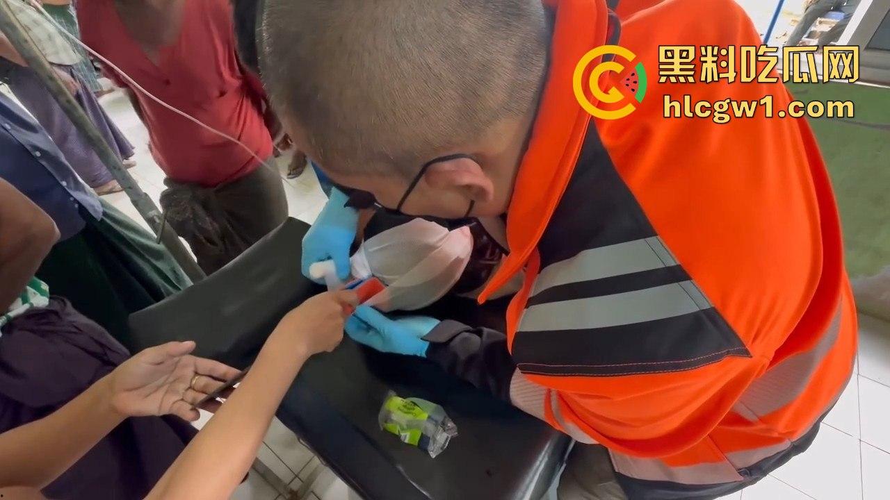 妙瓦底一女孩头部被刀插入！竹片墙掉刀酿惨剧，紧急送往泰国湄索医院！  第3张