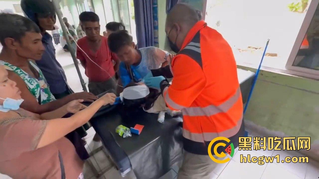 妙瓦底一女孩头部被刀插入！竹片墙掉刀酿惨剧，紧急送往泰国湄索医院！  第8张