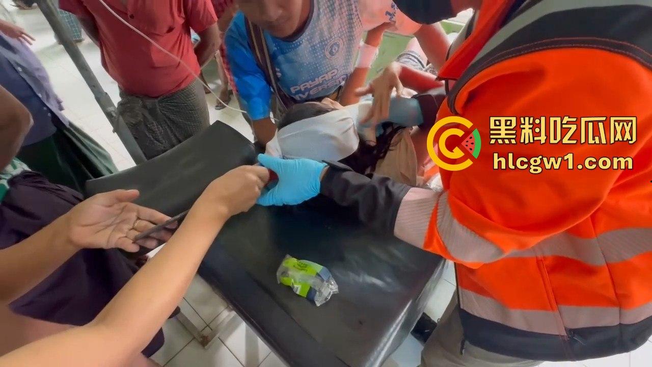 妙瓦底一女孩头部被刀插入！竹片墙掉刀酿惨剧，紧急送往泰国湄索医院！  第9张