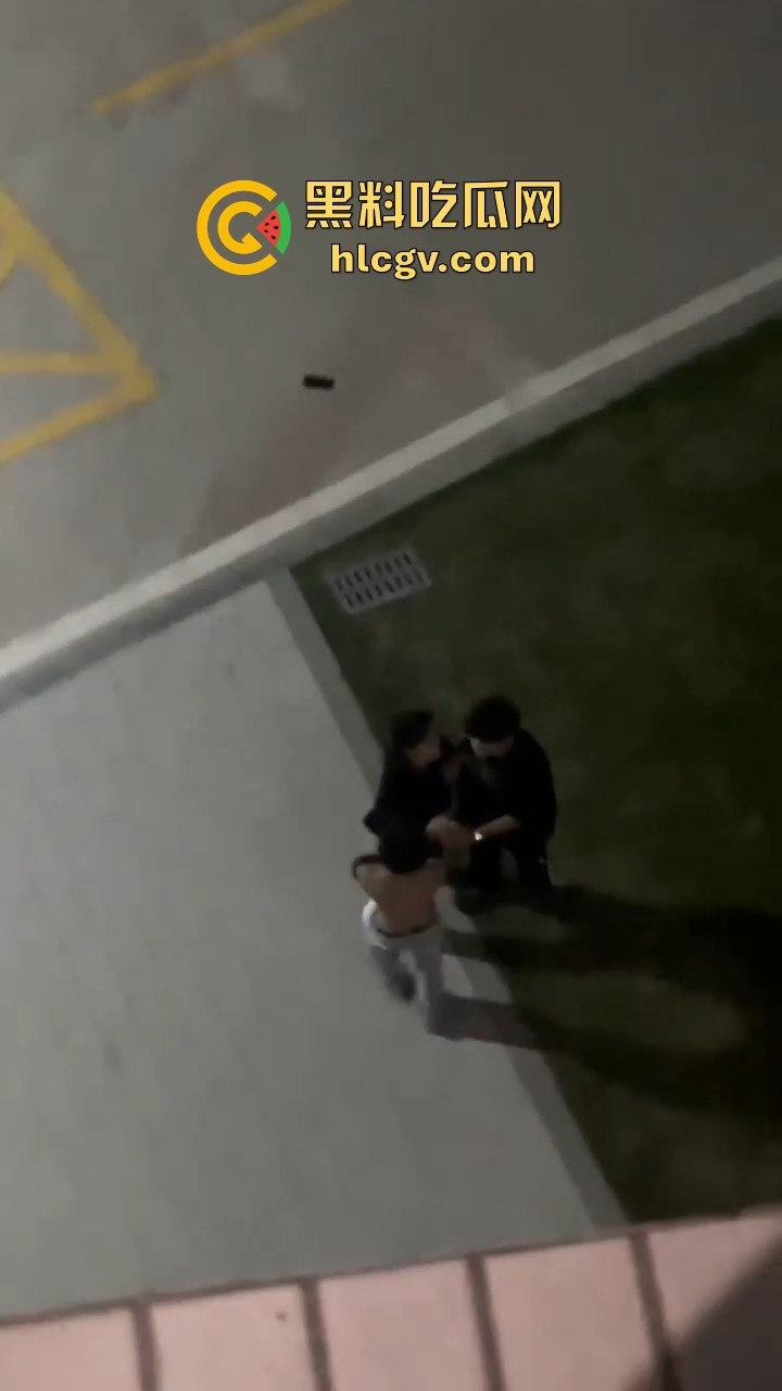 小仙女脚踏两条船惹怒男主,带小三校园漫步被逮个正着!原配男主怒揍一顿,小三还被安慰,真是个母0无疑! 第6张 小仙女脚踏两条船惹怒男主,带小三校园漫步被逮个正着!原配男主怒揍一顿,小三还被安慰,真是个母0无疑! 第6张