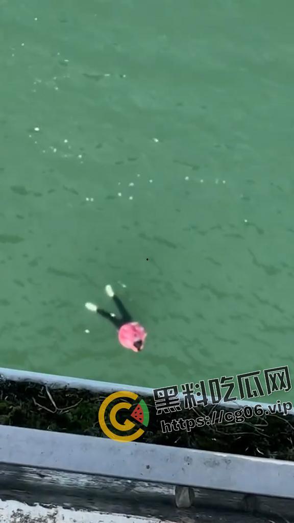 四川南充男子跳水勇救轻生女子 最终女子获救 男子因江水湍急体力不支 丧命于此 现场打捞视频曝光  第1张