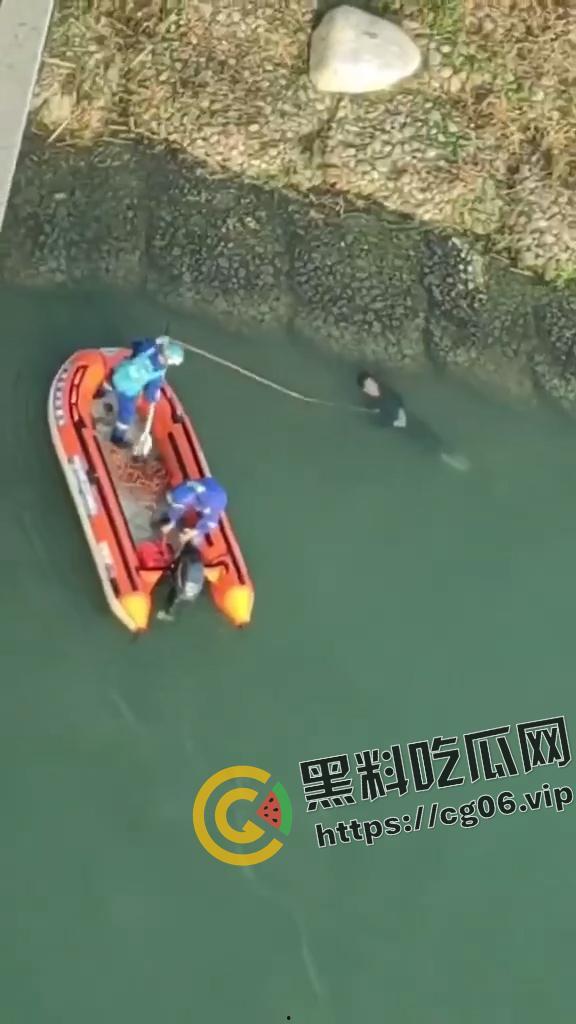 四川南充男子跳水勇救轻生女子 最终女子获救 男子因江水湍急体力不支 丧命于此 现场打捞视频曝光  第6张