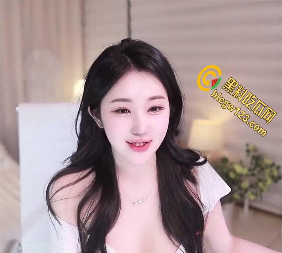 韩国极品网黄主播【eli05021212】，纯颜值水嫩肌肤，裸舞大秀三点粉嫩 ！  第2张