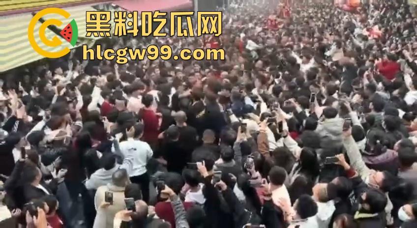 广东潮汕迎老爷因抢香炉爆发冲突，两边人马大大出手，好好的一个迎神活动搞成这样为啥呀！  第5张