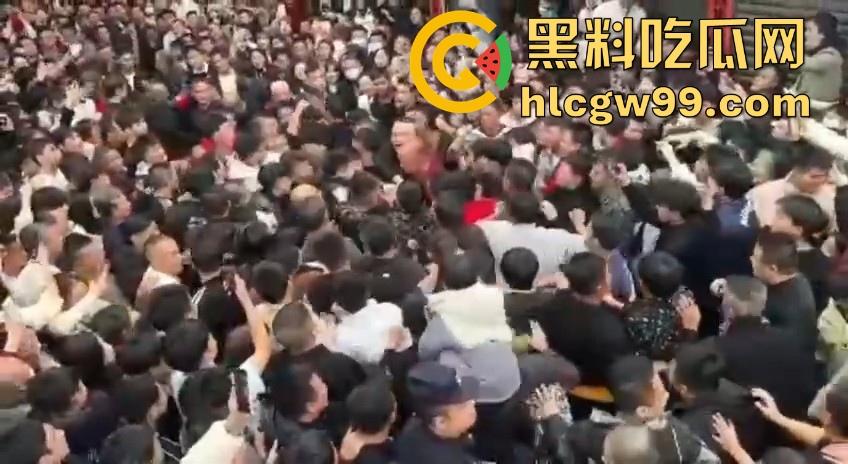 广东潮汕迎老爷因抢香炉爆发冲突，两边人马大大出手，好好的一个迎神活动搞成这样为啥呀！  第6张