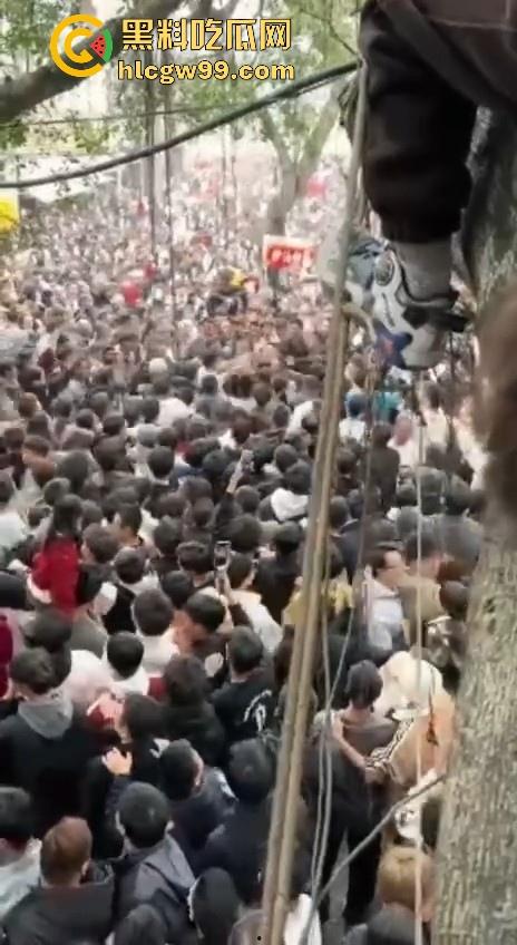 广东潮汕迎老爷因抢香炉爆发冲突，两边人马大大出手，好好的一个迎神活动搞成这样为啥呀！  第7张