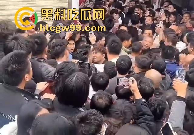 广东潮汕迎老爷因抢香炉爆发冲突，两边人马大大出手，好好的一个迎神活动搞成这样为啥呀！  第9张