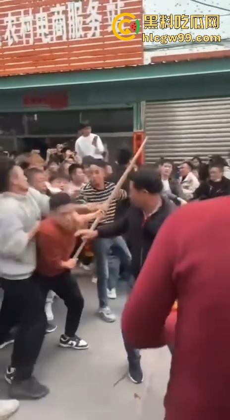 广东潮汕迎老爷因抢香炉爆发冲突，两边人马大大出手，好好的一个迎神活动搞成这样为啥呀！  第10张