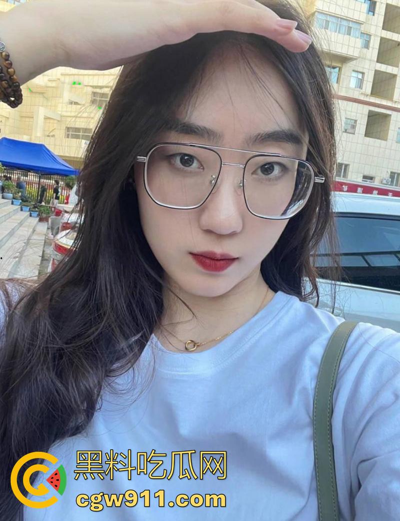 眼镜骚逼课外辅导语文老师【小苏】，身材极品翘臀诱人，一边教课一边解决性需求，这么学习早上清北了！  第5张