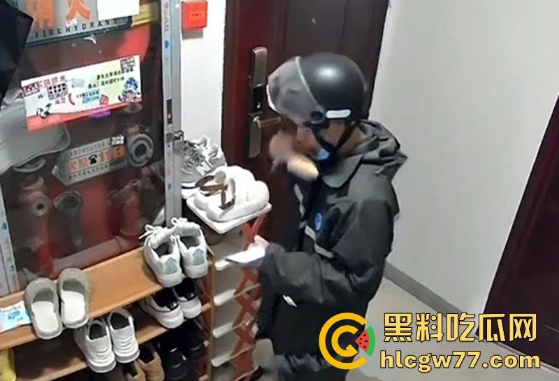 南通拆迁房小区 半夜惊现变态男 蹲守民宅狂舔女户主高跟鞋 五分钟监控视频流出！  第6张