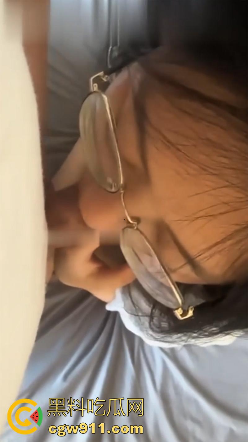 眼镜骚逼课外辅导语文老师【小苏】，身材极品翘臀诱人，一边教课一边解决性需求，这么学习早上清北了！  第8张