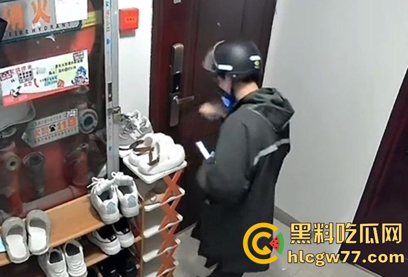 南通拆迁房小区 半夜惊现变态男 蹲守民宅狂舔女户主高跟鞋 五分钟监控视频流出！  第8张