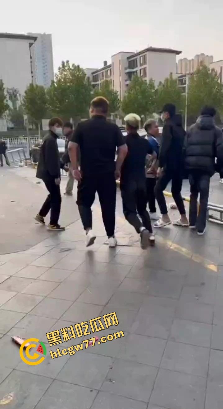 泰安万达精神小伙发疯出事,一言不合打人致死,这年头监狱都快成精神小伙培训基地了! 第4张 泰安万达精神小伙发疯出事,一言不合打人致死,这年头监狱都快成精神小伙培训基地了! 第4张