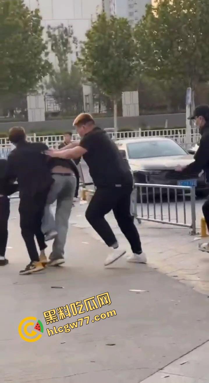 泰安万达精神小伙发疯出事,一言不合打人致死,这年头监狱都快成精神小伙培训基地了! 第5张 泰安万达精神小伙发疯出事,一言不合打人致死,这年头监狱都快成精神小伙培训基地了! 第5张