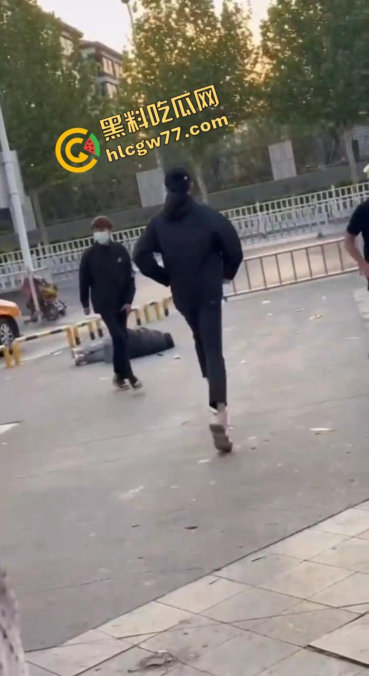 泰安万达精神小伙发疯出事,一言不合打人致死,这年头监狱都快成精神小伙培训基地了! 第8张 泰安万达精神小伙发疯出事,一言不合打人致死,这年头监狱都快成精神小伙培训基地了! 第8张