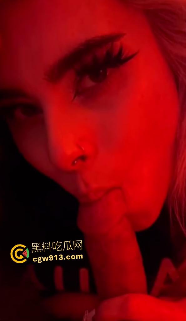 OnlyFans顶极反差精神小妹【Jxycexo】翘臀狂坐鸡巴！白虎嫩逼水多如洪，少女变母狗吃热狗！  第8张