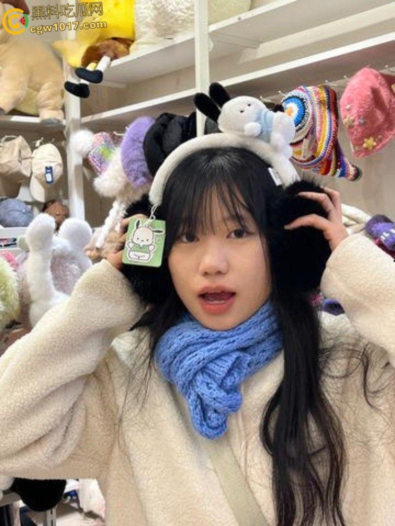 西安外国语大学【沈莉莉】,反差眼镜妹被男友调教日常,可爱女仆害羞捂脸,口爆颜射后还比耶自拍 ! 第4张 西安外国语大学【沈莉莉】,反差眼镜妹被男友调教日常,可爱女仆害羞捂脸,口爆颜射后还比耶自拍 ! 第4张