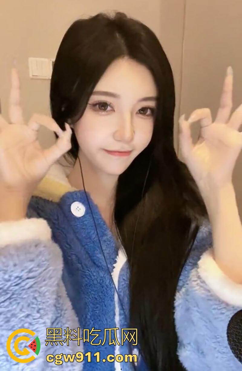 抖音13万粉网红【Wasasa】，逆天长腿尤物女神，流出两条与土豪秘密私约自拍短片，吃鸡技术超一流！  第4张