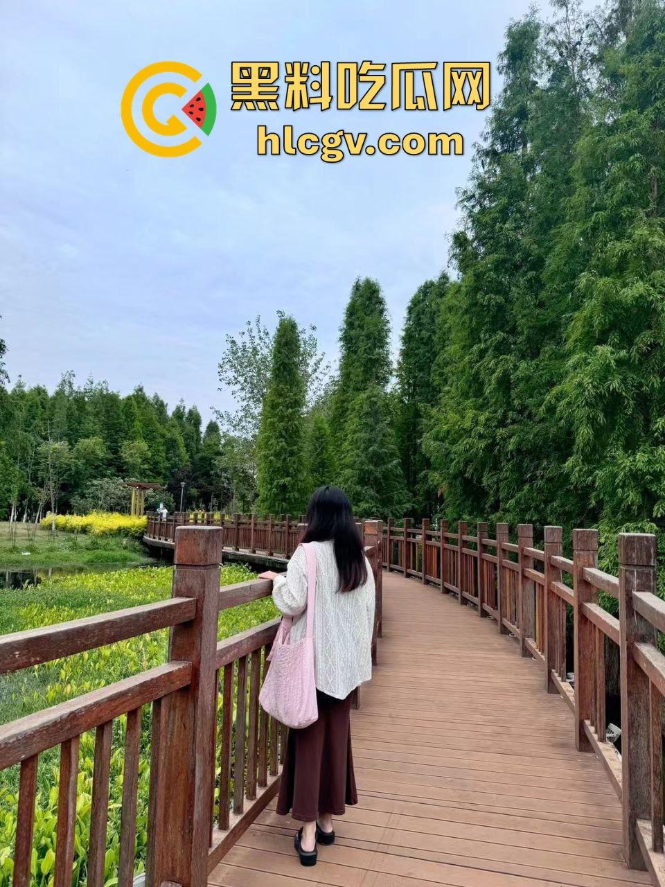 武大高颜值清纯少女【依依】被金主调教成母狗!全国各地旅游打卡露出,逼过流水雁过无声! 第7张 武大高颜值清纯少女【依依】被金主调教成母狗!全国各地旅游打卡露出,逼过流水雁过无声! 第7张