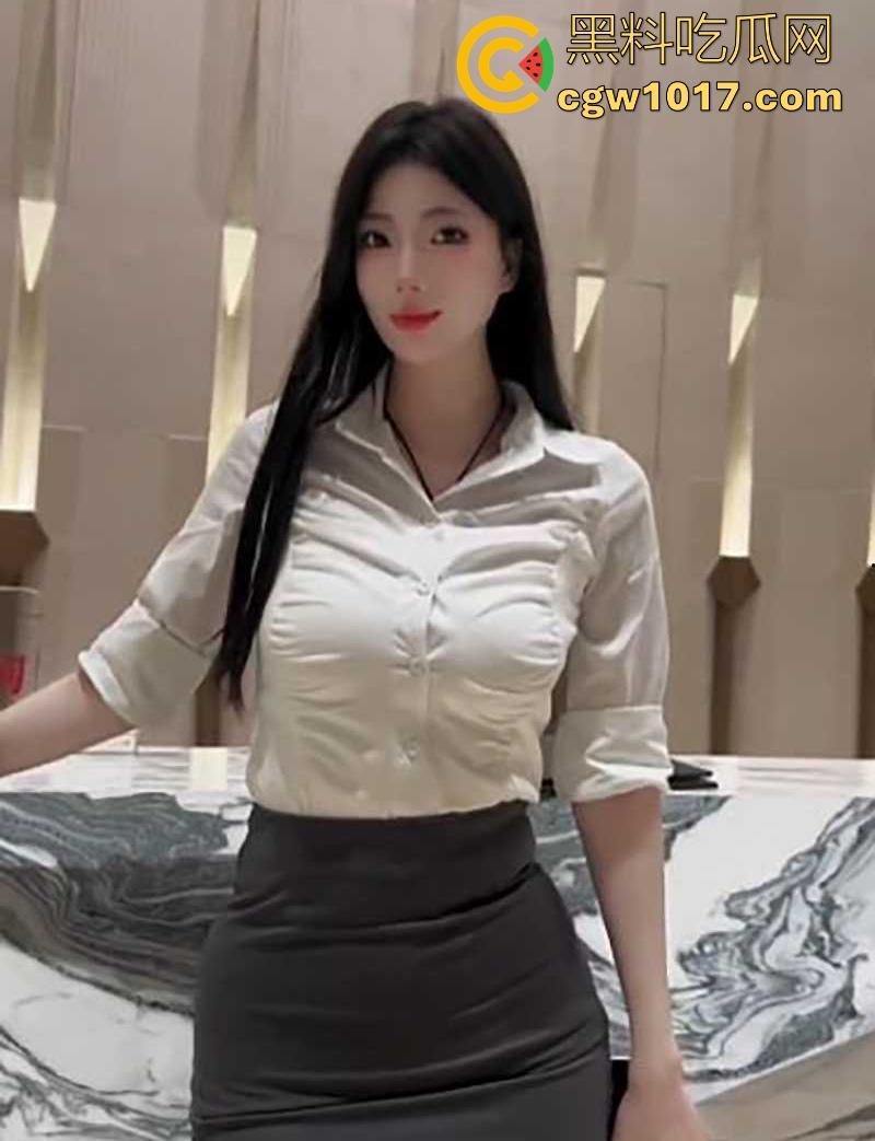 极品御姐网红【媛儿】私密福利曝光，绝美巨乳尤物自慰诱惑，舌舔口吸白嫩玉足，劈腿指奸茂密肉洞 堪称福音！  第4张