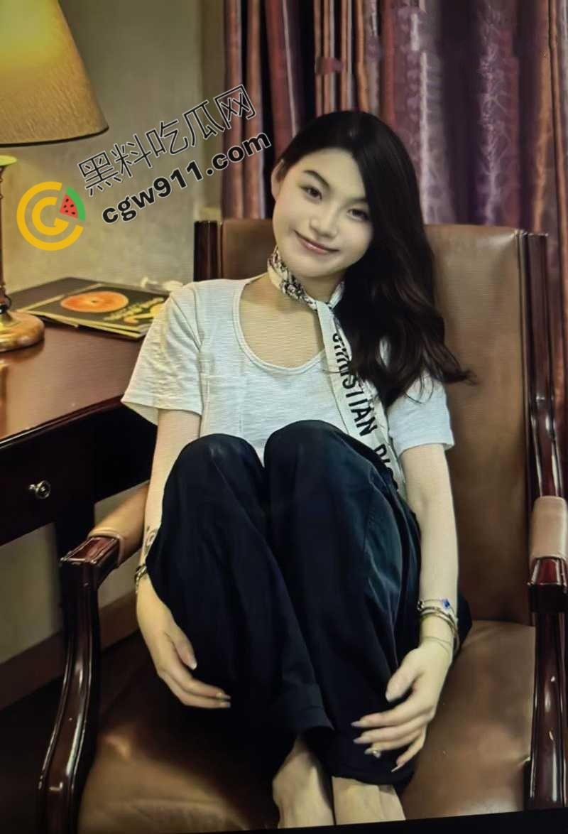 北京女神级美女【刘诗芸】惨遭渣男虐待：脚趾嘬吸，舔屌吸肛，大奶子惨遭掌掴，全程露脸被凌虐爆操  第5张