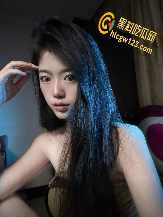 露脸实锤！抖音网红白皙高颜美少女【缪缪BB】，在线掰穴自慰娇喘反差十足！  第2张