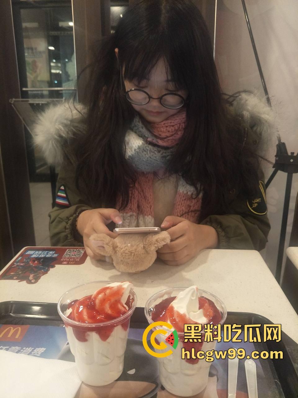 四川师范大学【赵乔】麦当劳吃个圣代就被操,线下约见直接被射满嘴,嘴里接满白浊液舔得干干净净! 第1张 四川师范大学【赵乔】麦当劳吃个圣代就被操,线下约见直接被射满嘴,嘴里接满白浊液舔得干干净净! 第1张