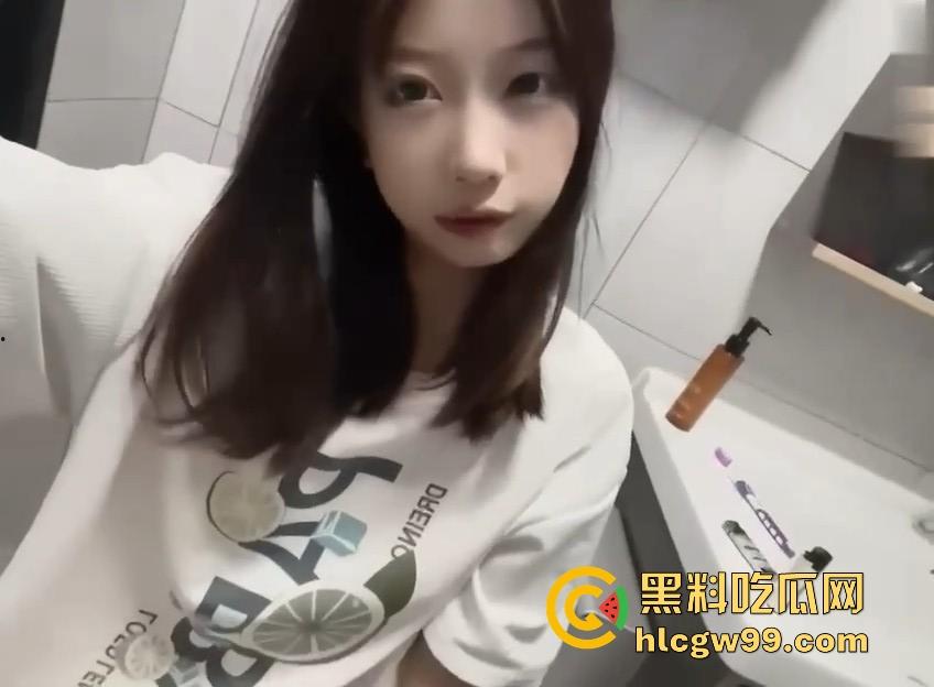 广西清纯美艳小妹【杨柔】自慰视频流出，童颜黑母狗在线调教，诱惑不断！  第2张