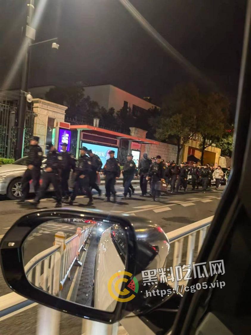 温州鹿城区地下车库发生爆炸 因欠债报复一男子腿被炸断 现场围满特警 警匪大片既视感 现场画面曝光 第2张 温州鹿城区地下车库发生爆炸 因欠债报复一男子腿被炸断 现场围满特警 警匪大片既视感 现场画面曝光 第2张